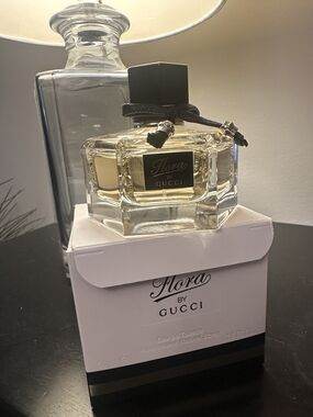 Flora by Gucci Eau de Toilette - Light Gold Bottle